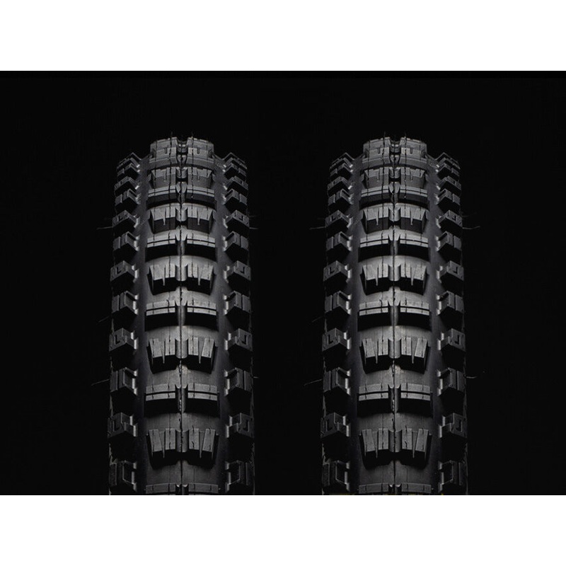 27.5 x 2.4 // Gravity Casing // Black